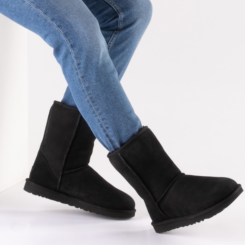 UGG CLASSIC SHORT